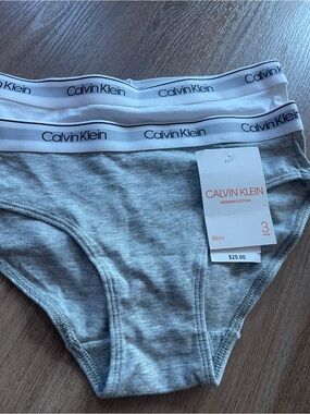 Calvin Klein Girls Modern Cotton Bikini Briefs — (2 Pack) size 7/8 M